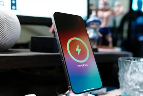 南口街道苹果15换屏服务分享用什么充电器给iPhone15充电更好 